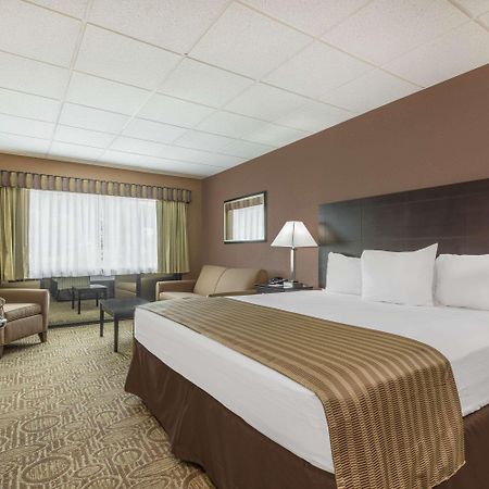 Ramada By Wyndham Paintsville Hotel & Conference Center Zewnętrze zdjęcie