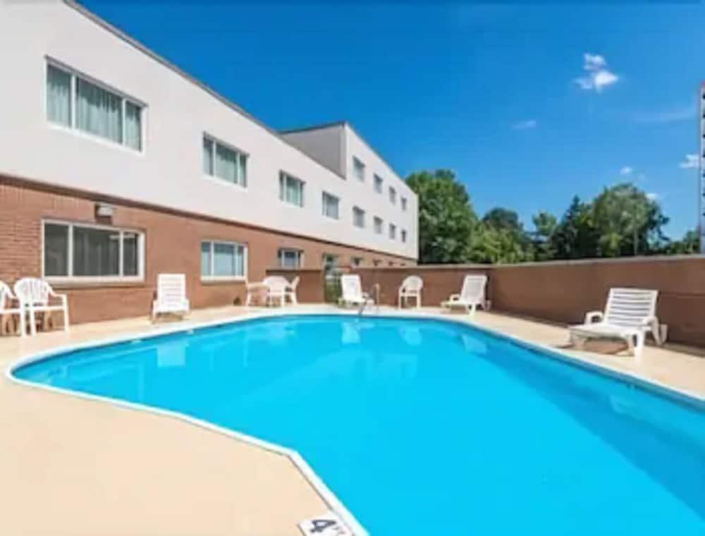 Ramada By Wyndham Paintsville Hotel & Conference Center Zewnętrze zdjęcie