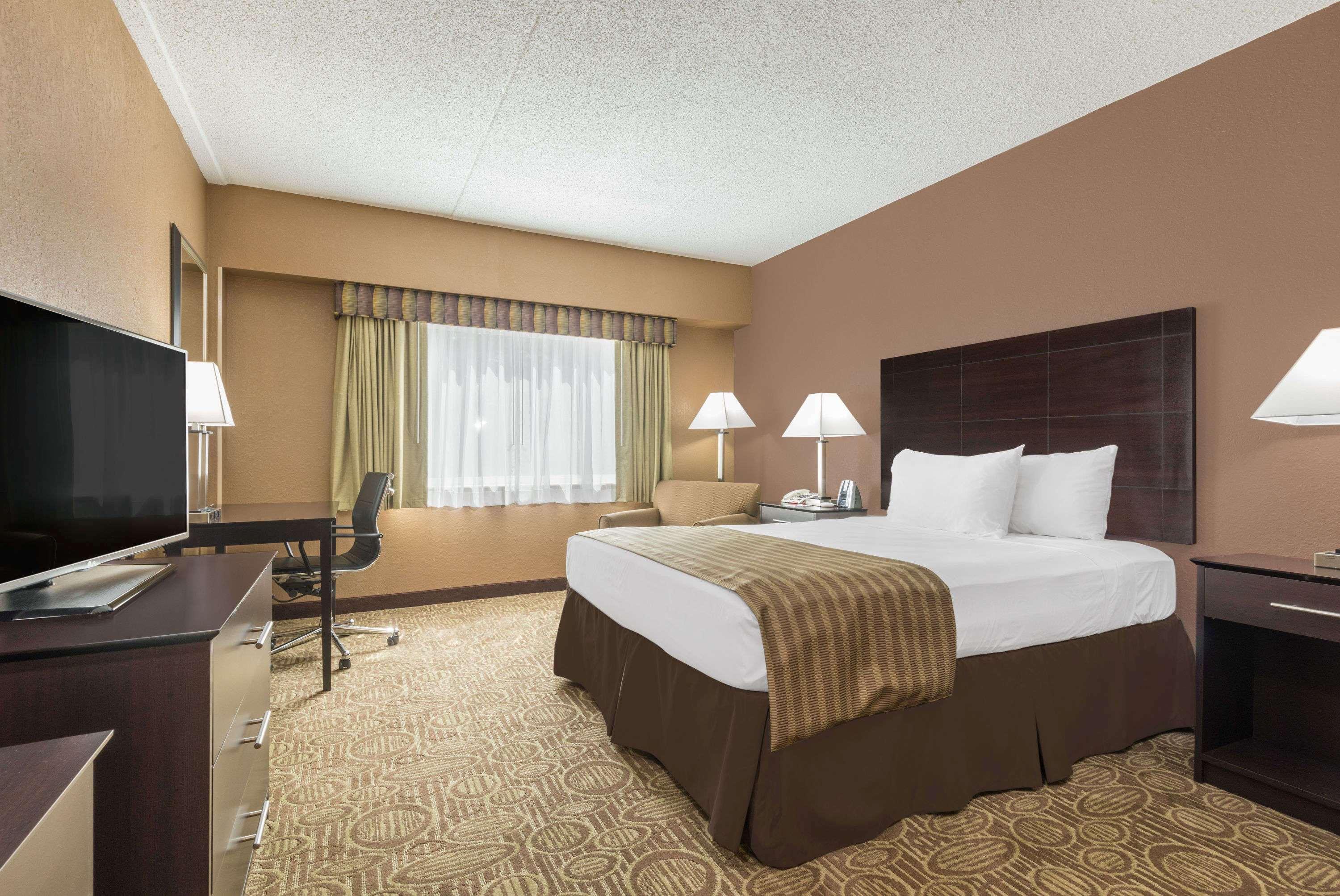 Ramada By Wyndham Paintsville Hotel & Conference Center Zewnętrze zdjęcie