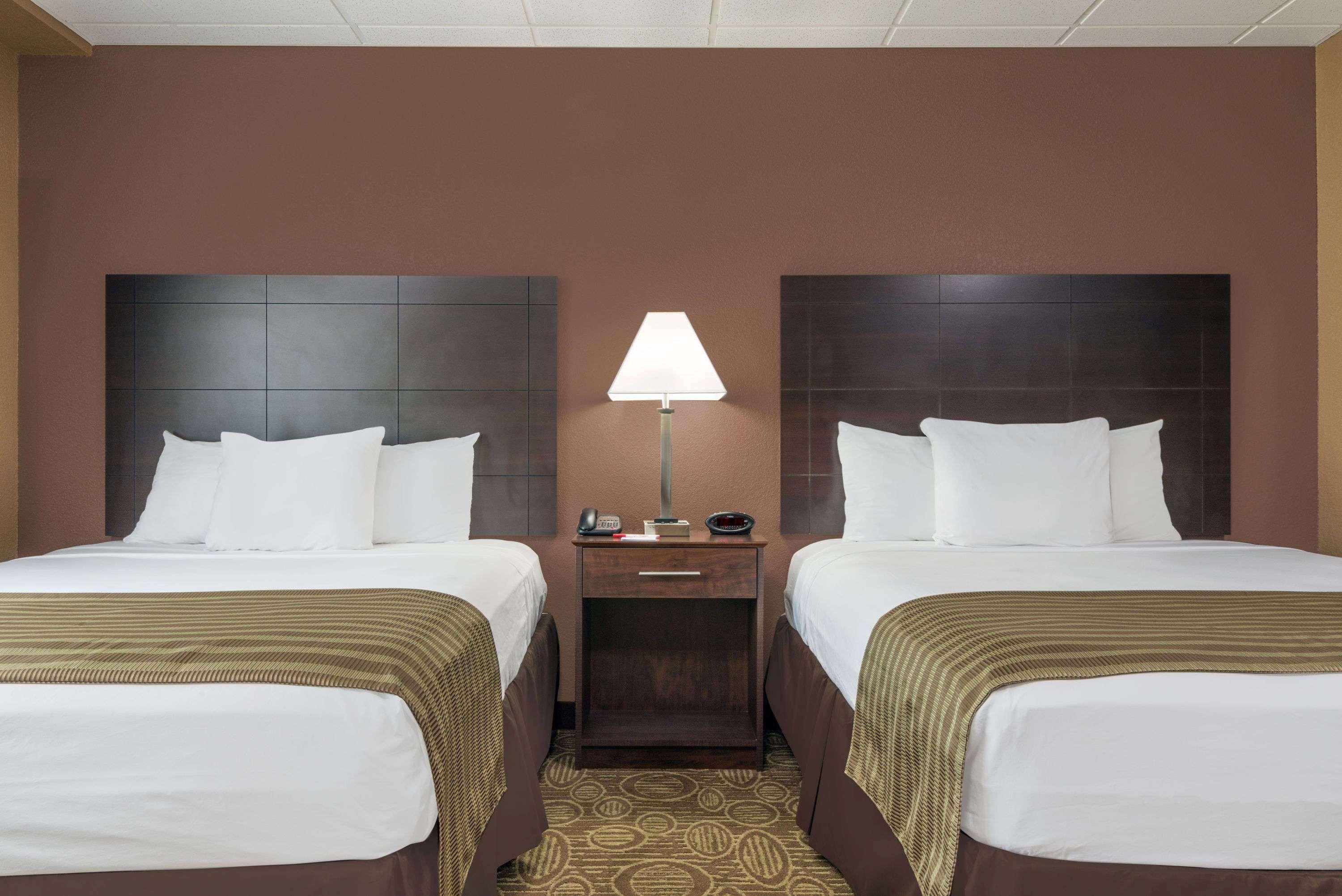 Ramada By Wyndham Paintsville Hotel & Conference Center Zewnętrze zdjęcie