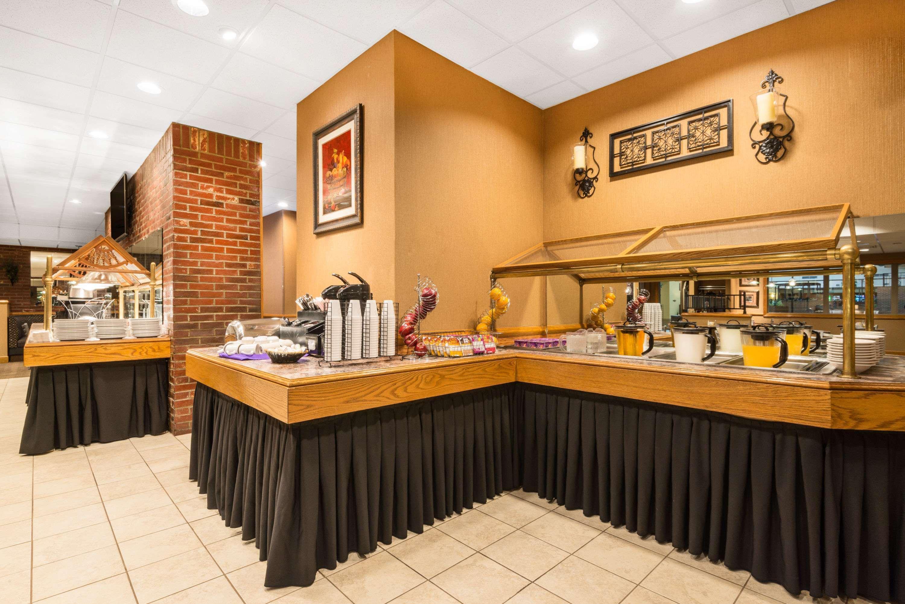 Ramada By Wyndham Paintsville Hotel & Conference Center Zewnętrze zdjęcie