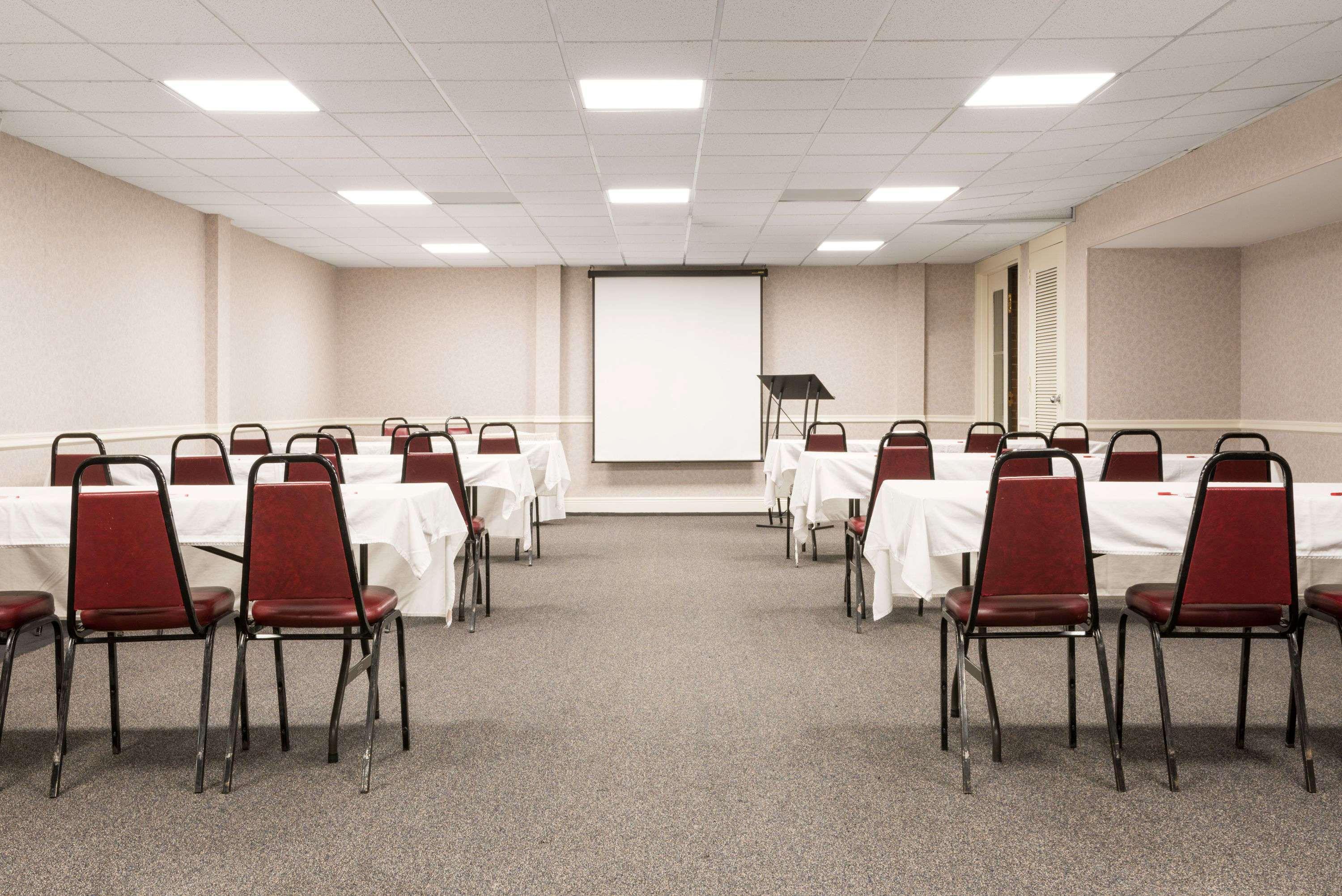 Ramada By Wyndham Paintsville Hotel & Conference Center Zewnętrze zdjęcie