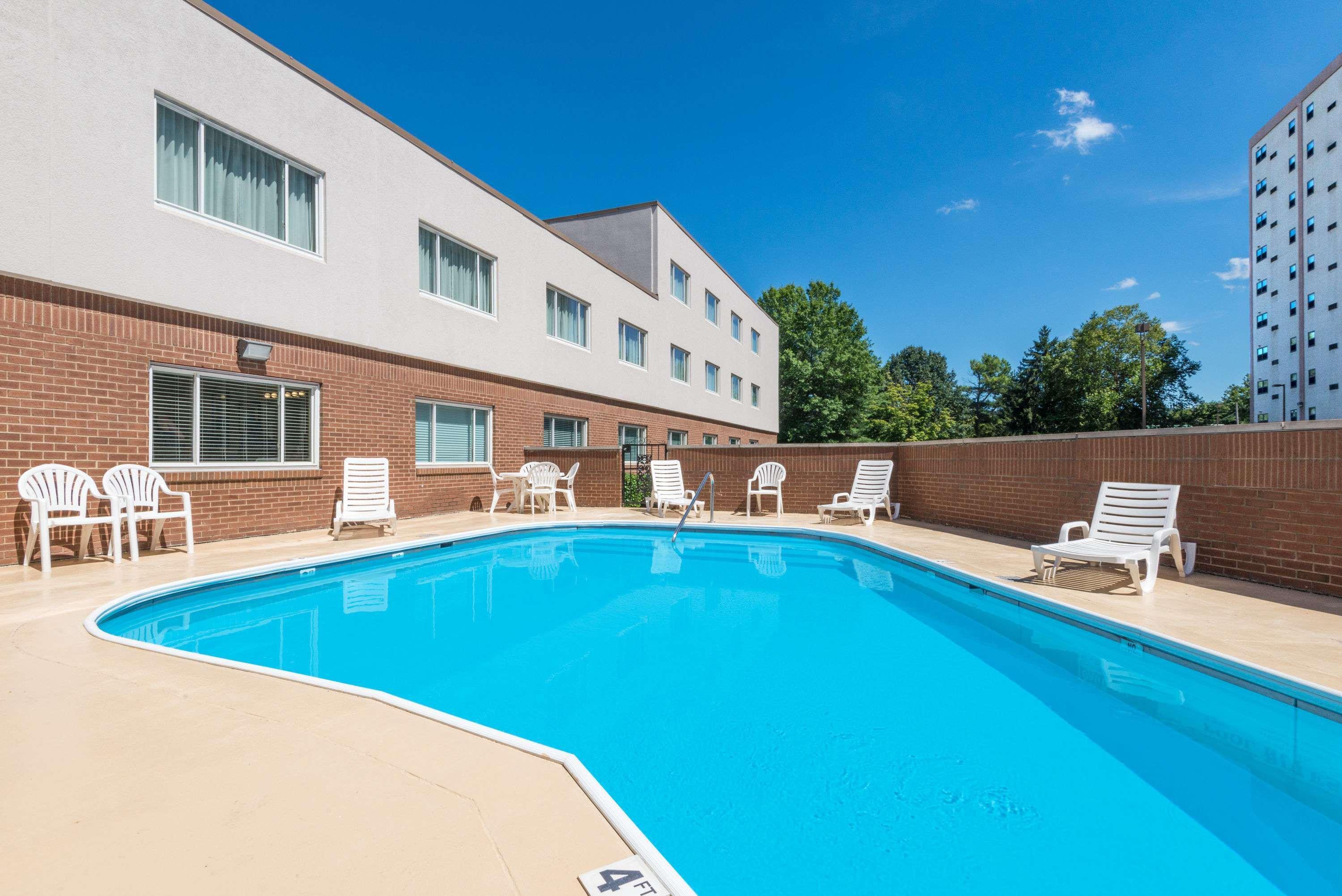 Ramada By Wyndham Paintsville Hotel & Conference Center Zewnętrze zdjęcie
